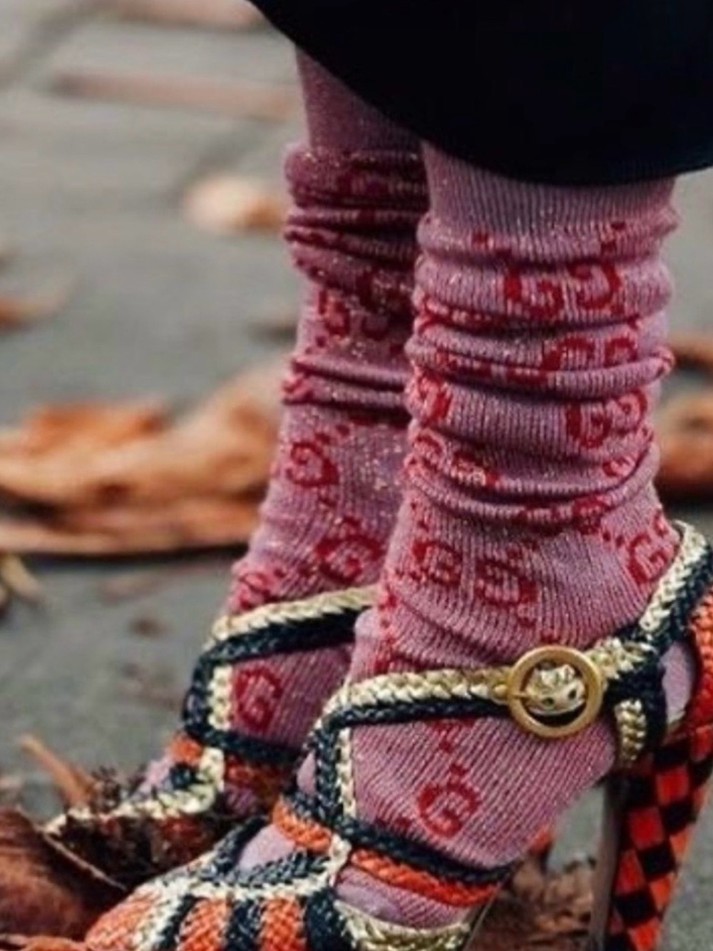 Gucci Black Knee-High Socks with Gold GG Monogram - Picture 4 of 4
